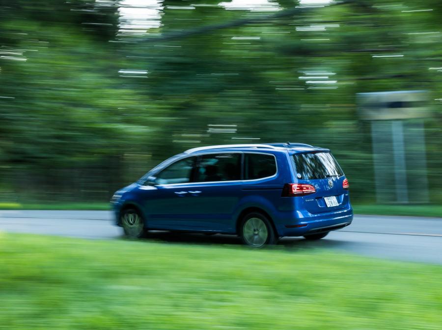  Volkswagen Sharan 2015 года  (JP) (фото 5 из 16)